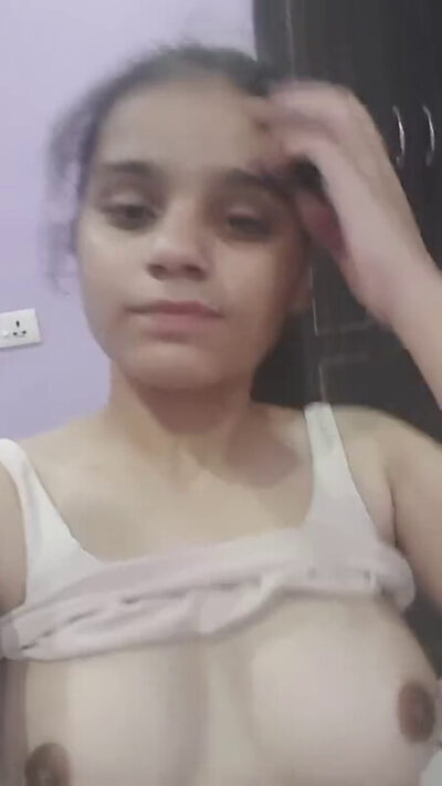 Cute girlfriend boobs show