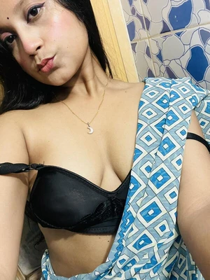 Gorgeous Bengali Horny Girlfriend with Hot Boobs and Tight Pussy Fingering