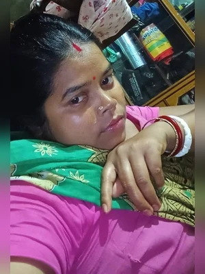 Friend mom changing nude infornt of her son