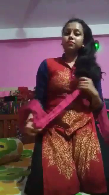 A Bengali Desi girl displays her entire nude body.