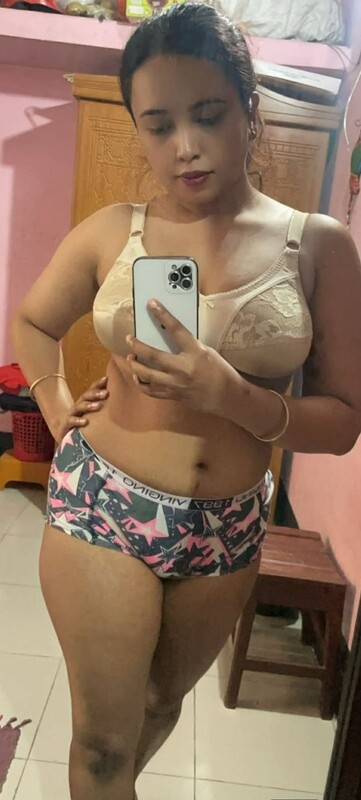  Horny Bengali Cheater Milf Showing Bathing