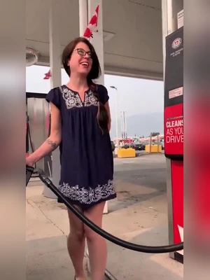 Mature spex women show ass and pussy in petrol pump