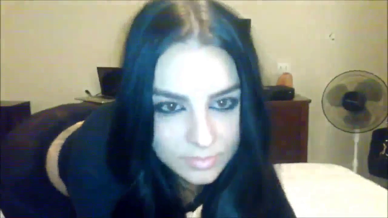 Beautiful girl sucking dick multitab video