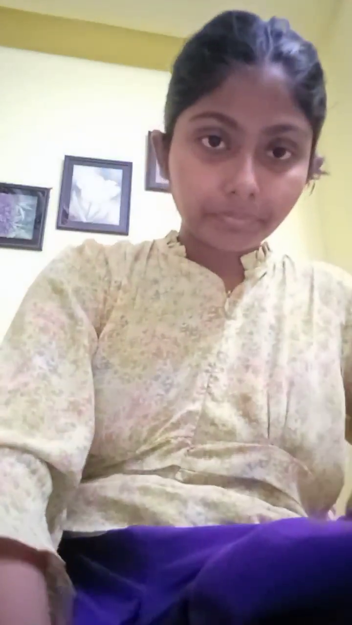 Desi bhabhi drilling pussy with nail paint multitab video